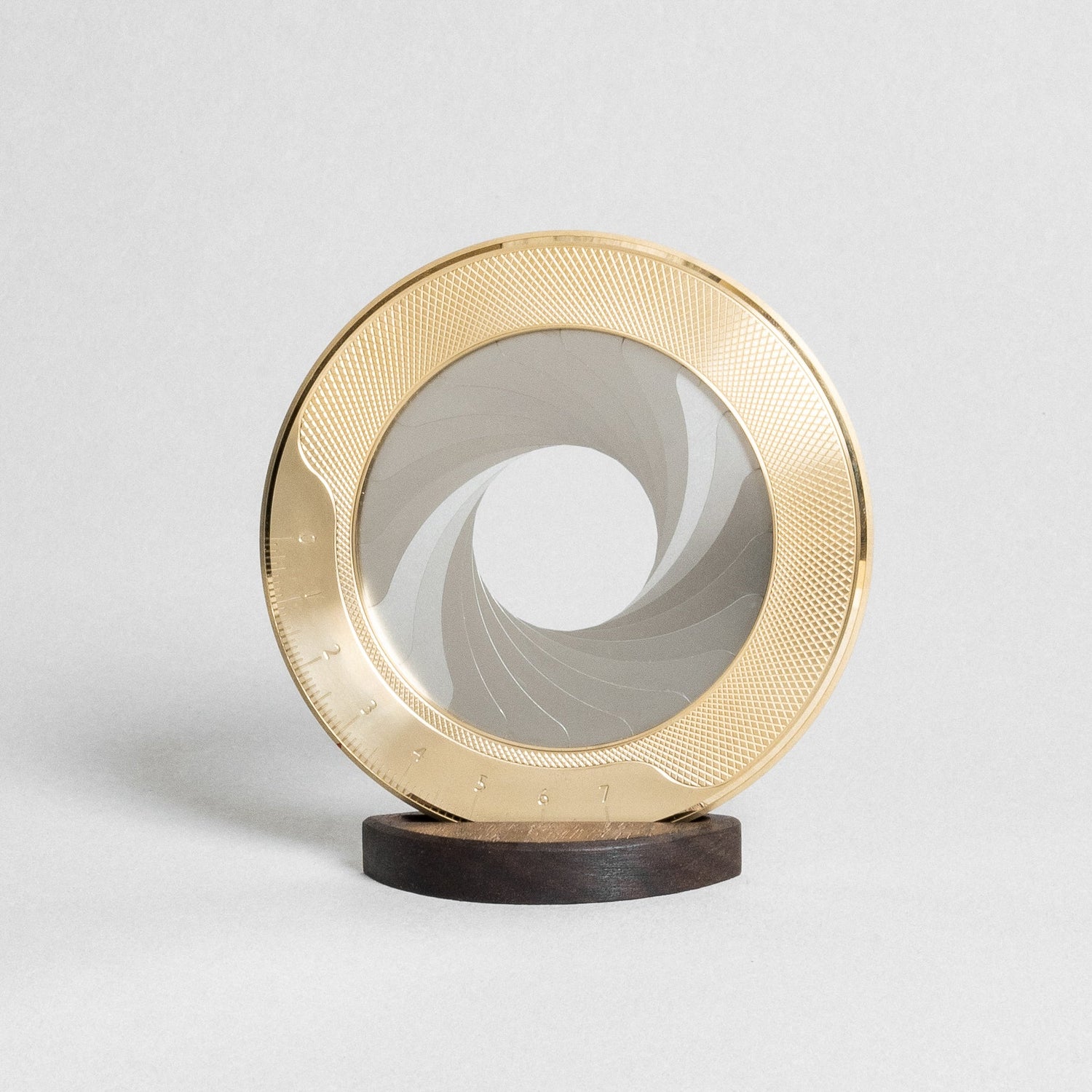 IRIS - Precision Tool for Drawing Circles